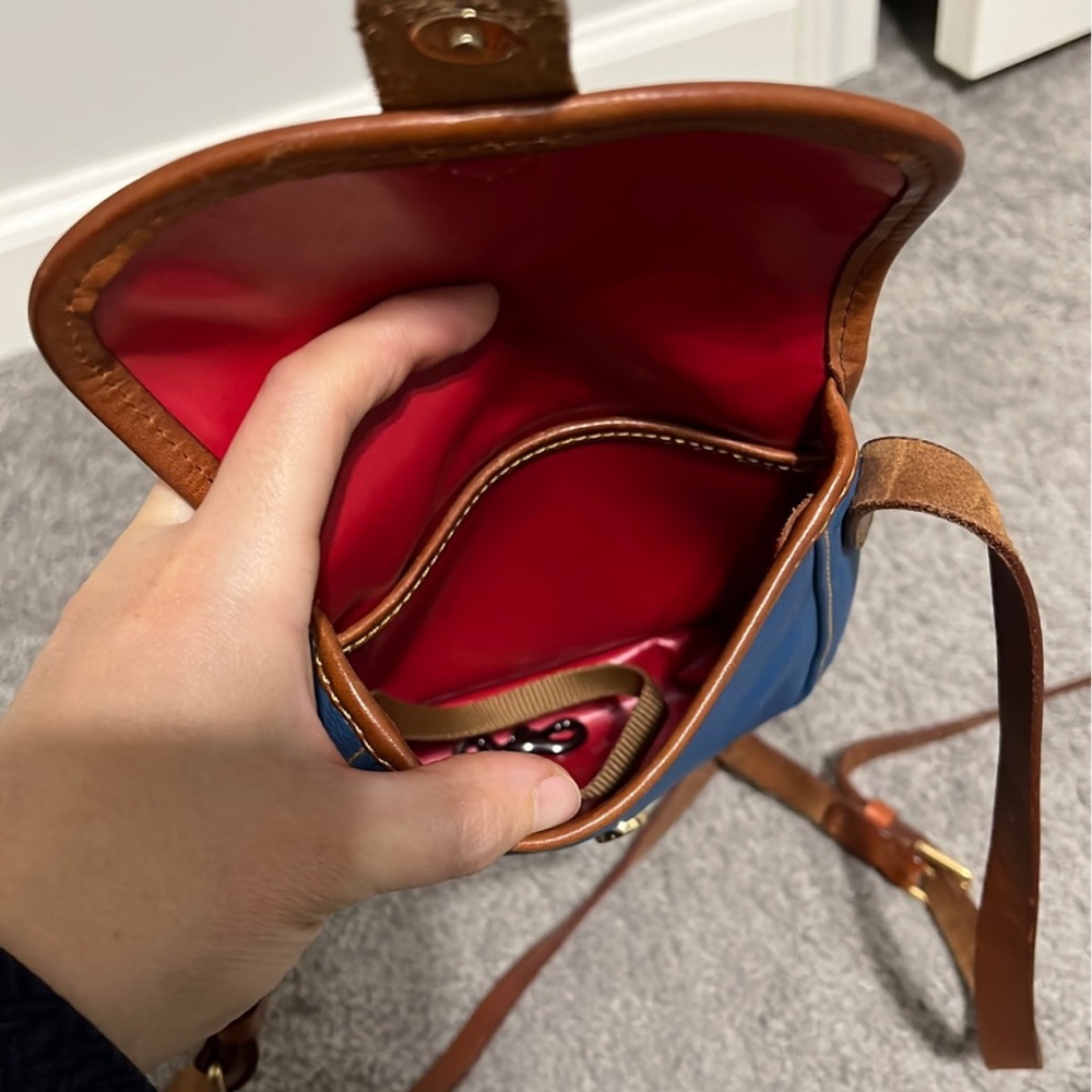 Leather crossbody bag Dooney and Bourke Blue in Leather - Picture 7 of 14